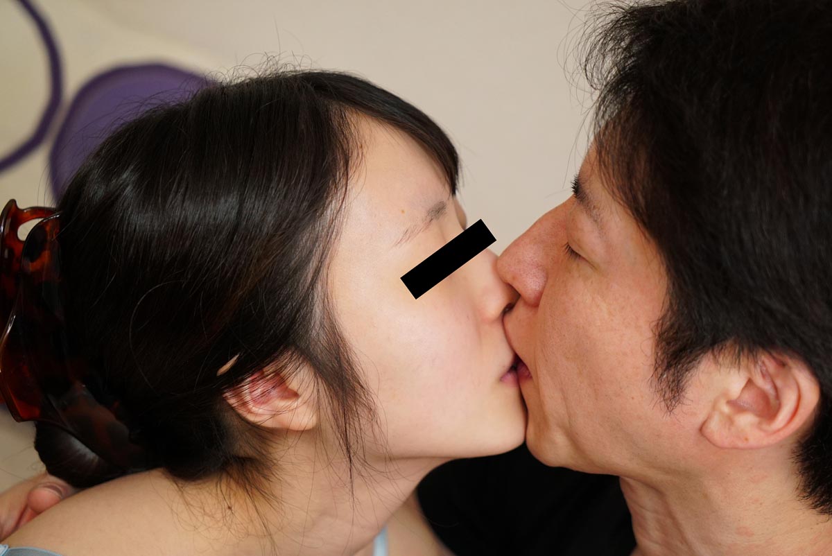 すっぴん素人 ~華奢な体をガンガン高速ピストン!~